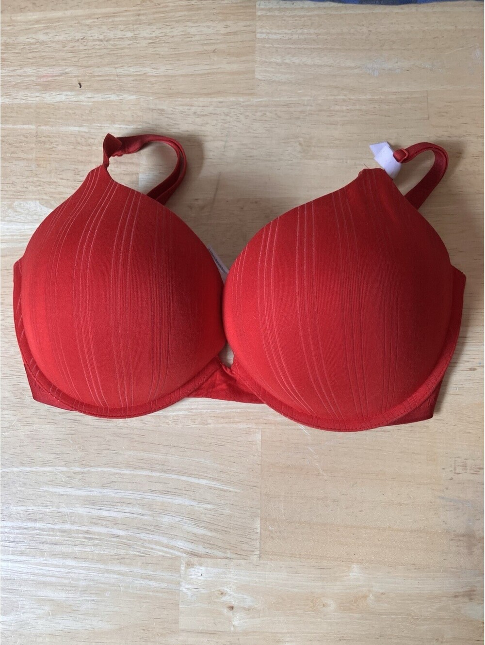 Never WornVictorias Secret Bombshell Add 2 Cups Padded Push Up Bra 34DD Red